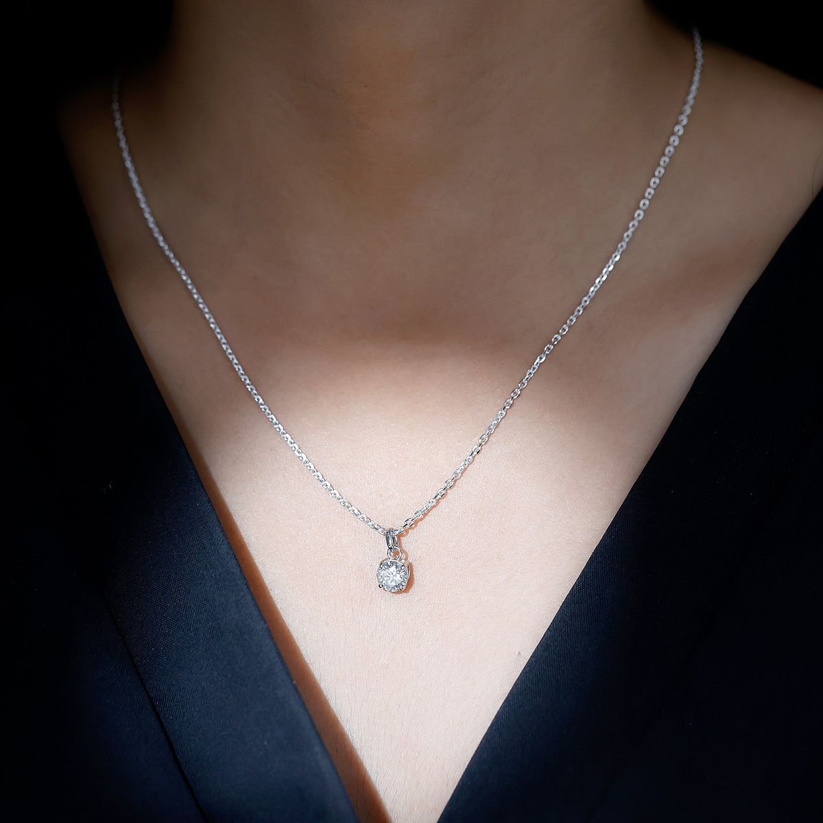 Solitaire Round Pendant