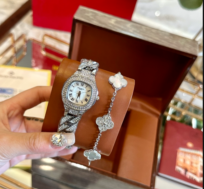 Luxury Crystal Watch & Clover Bracelet Set – Silver Edition
