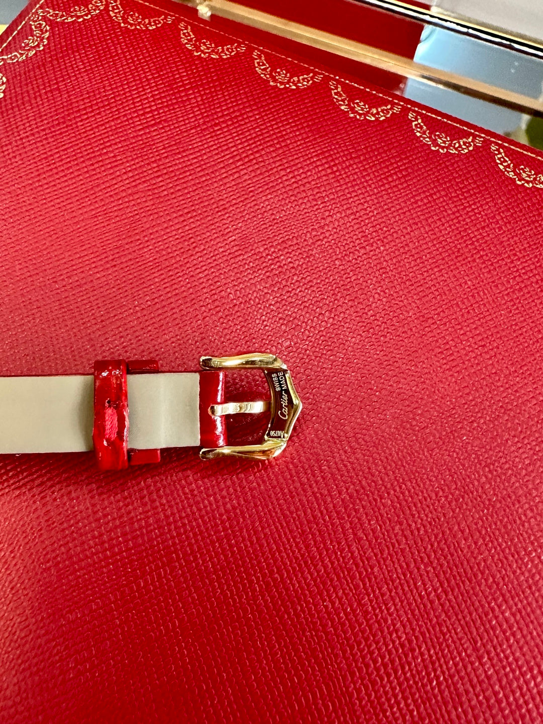 Oval Heritage Crocodile Leather Watch