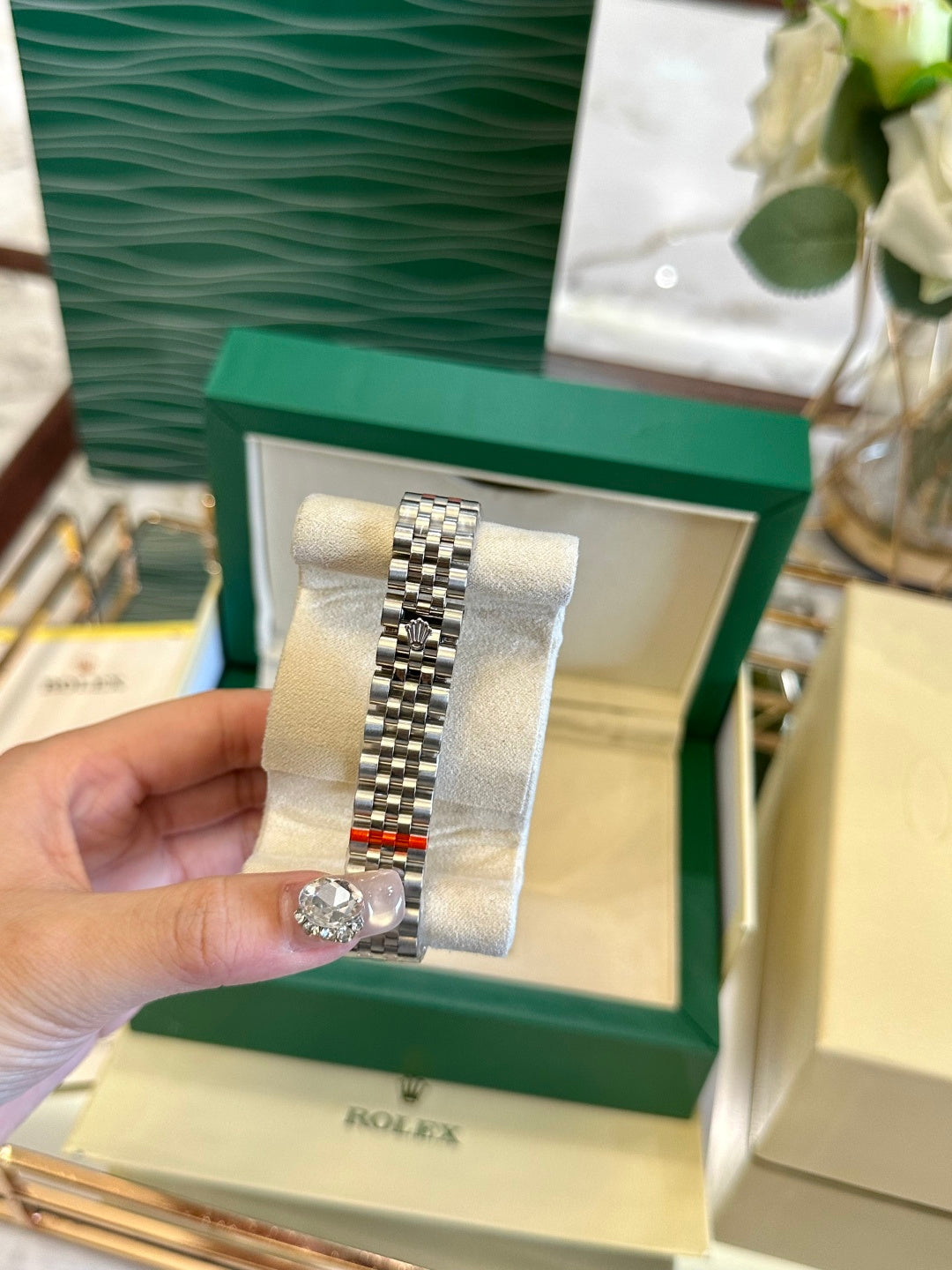 Luxury Jubilee Diamond Date Watch – Silver Dial